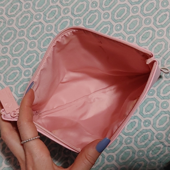 Adorable Kylie Cosmetics makeup bag 🌸 - Picture 4 of 4